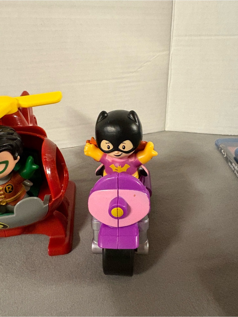 Fisher-Price DC Super Friends Mini Vehicle Set - Batman Robin Joker Supereoman - Picture 7 of 7